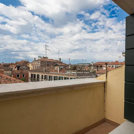Bright Apartment On Venetian Roofs R&R Exterior photo
