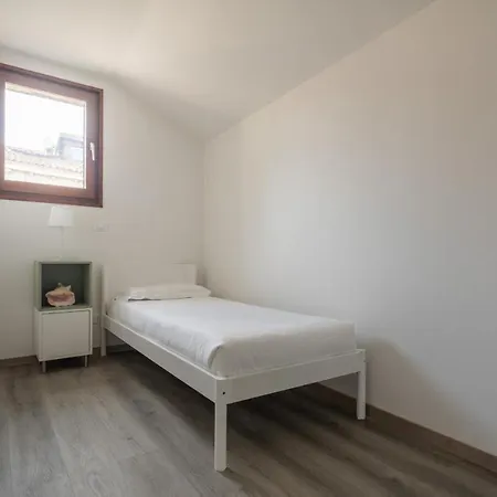 Bright Apartment On Venetian Roofs R&R Exterior photo