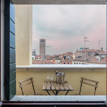 Bright Apartment On Venetian Roofs R&R Exterior photo