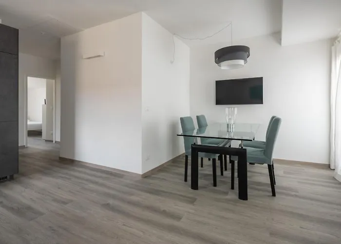 Bright Apartment On Venetian Roofs R&R