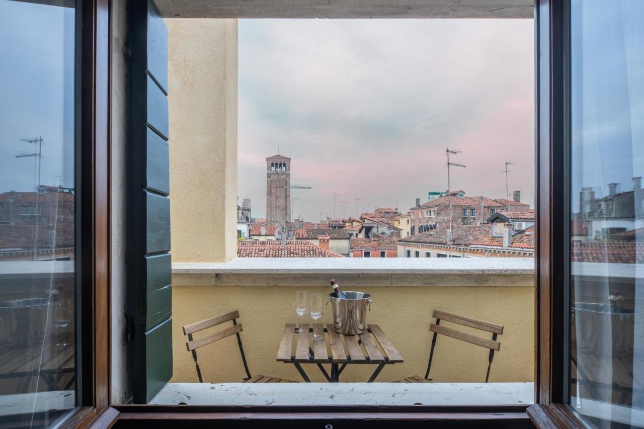 Bright On Venetian Roofs R&r Apartment Venedig